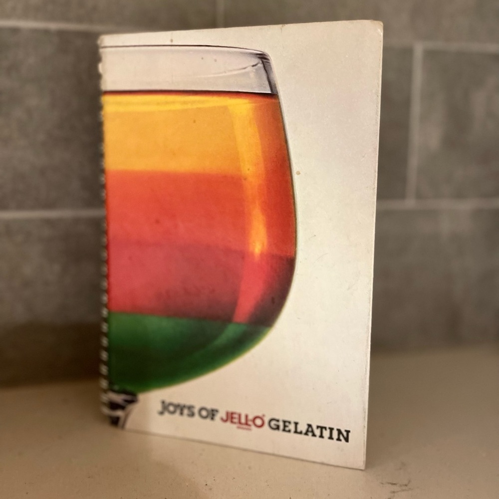Joys of Jell-o Gelatin copyright 1981 First Edition Cookbook